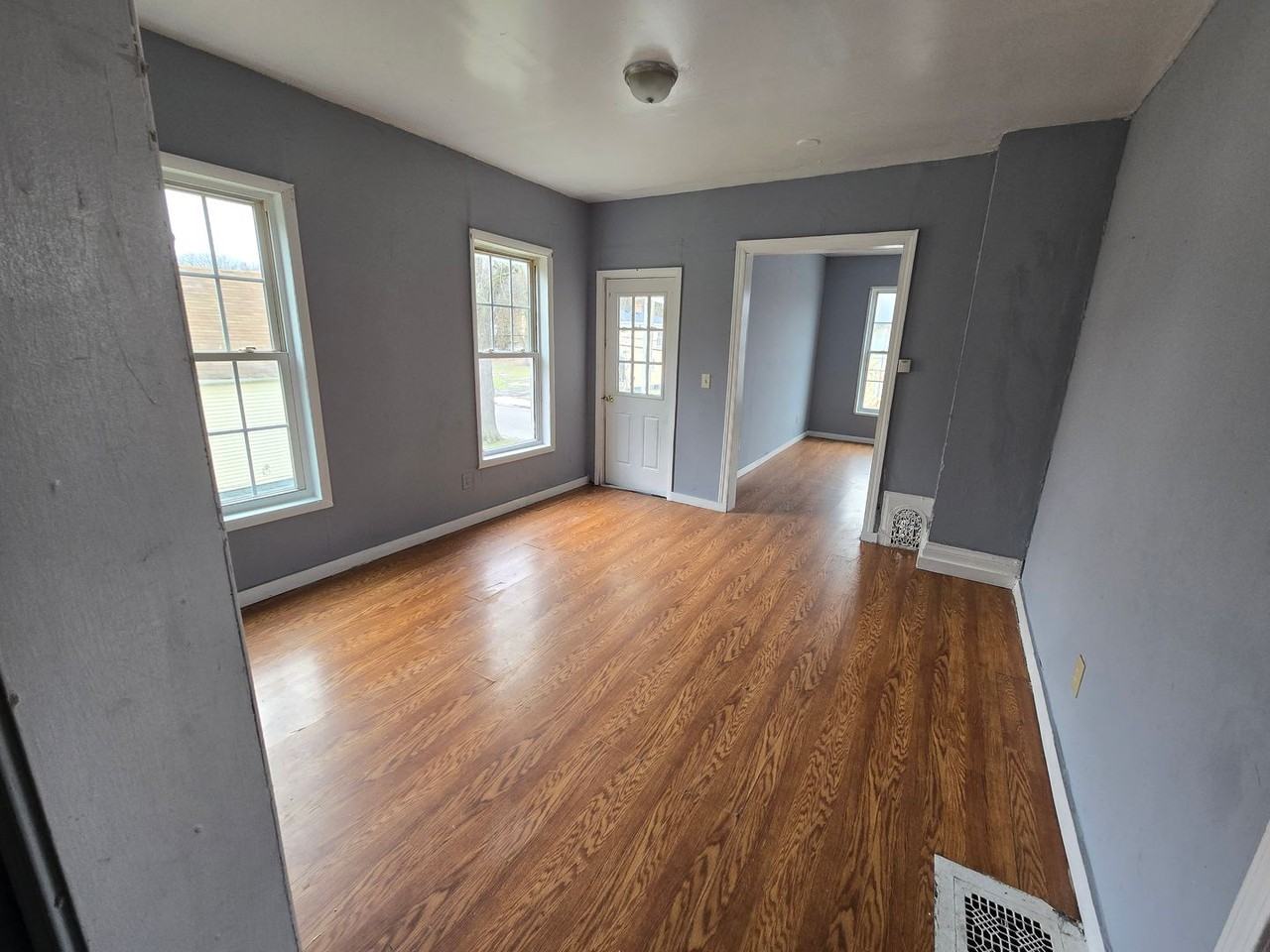 232 Putnam St - Photo 3 of 4