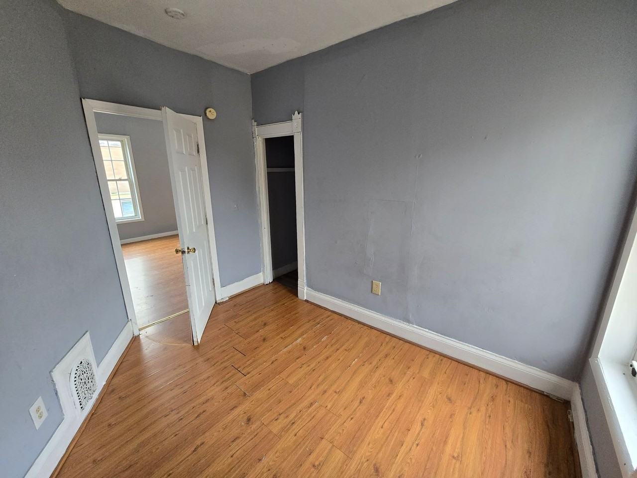 232 Putnam St - Photo 4 of 4