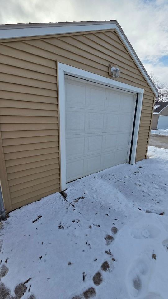 1712 2nd Ave Se - Photo 2 of 9