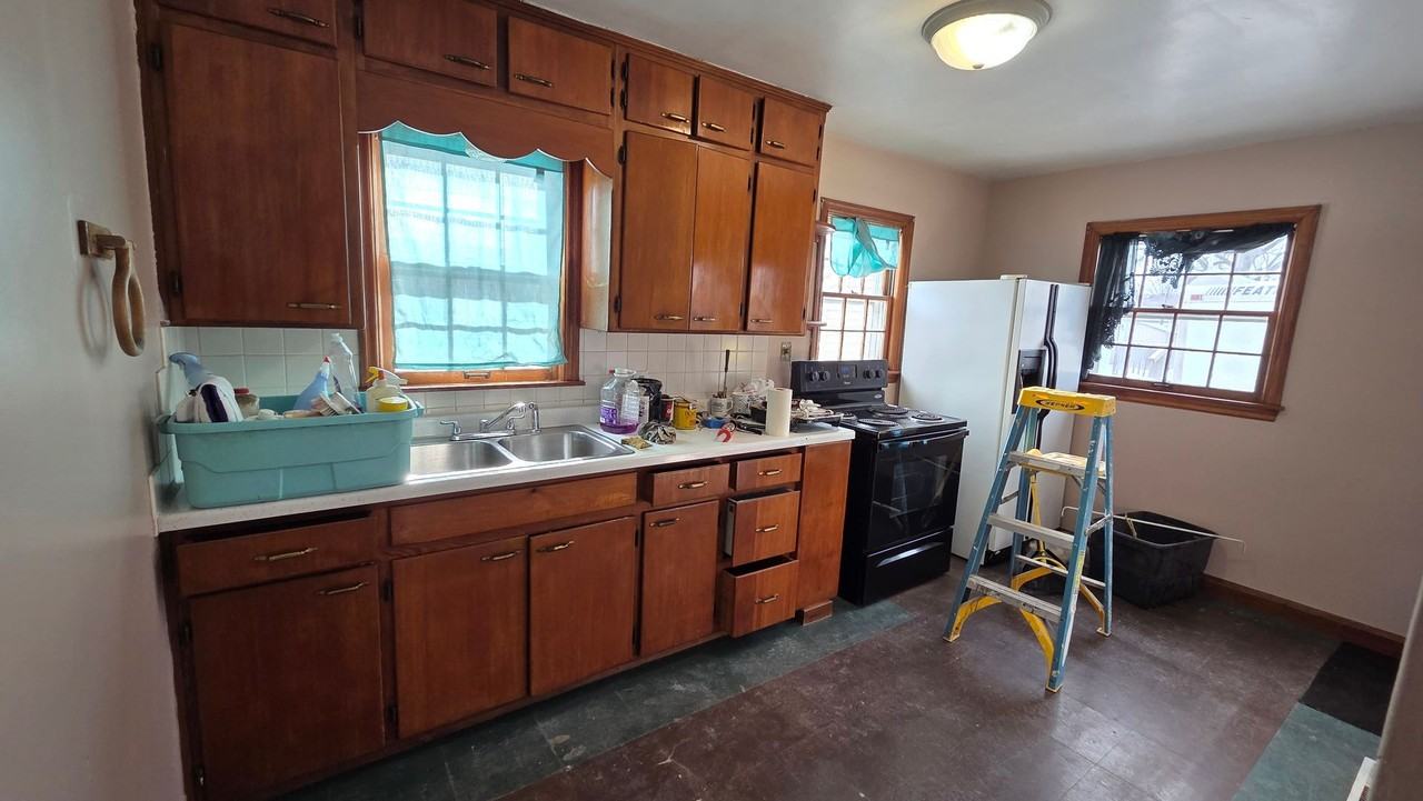 1712 2nd Ave Se - Photo 5 of 9