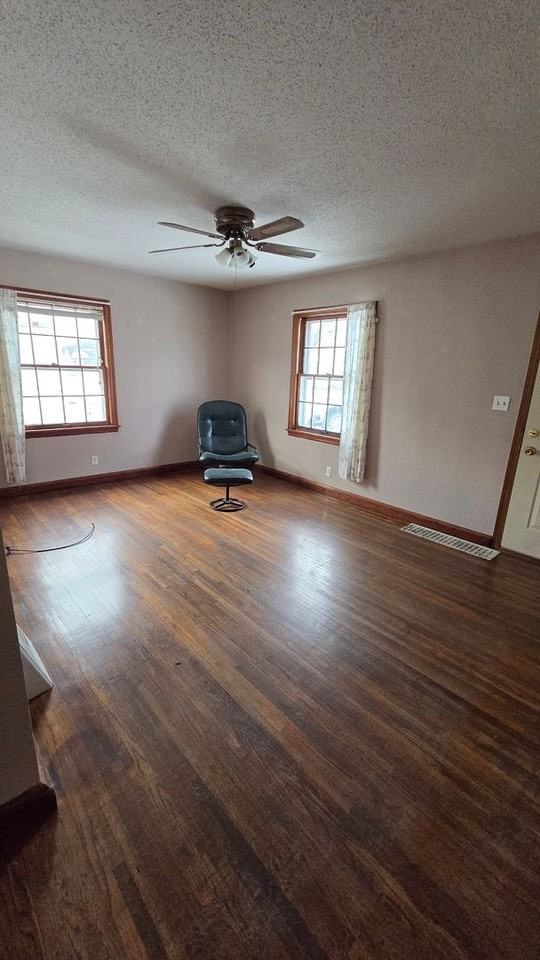 1712 2nd Ave Se - Photo 6 of 9