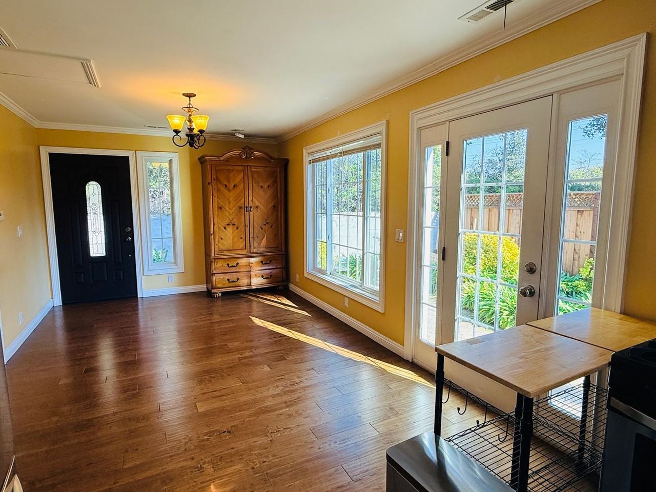 1040 Henderson Ave - Photo 3 of 18