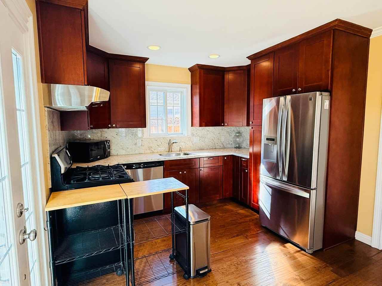 1040 Henderson Ave - Photo 6 of 18