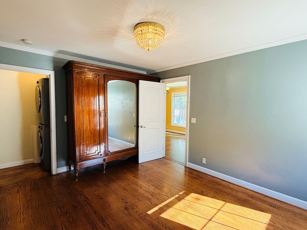 1040 Henderson Ave - Photo 7 of 18