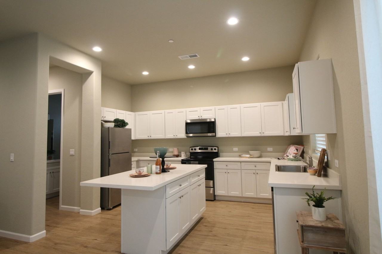 6008 E Sussex Way - Photo 3 of 12