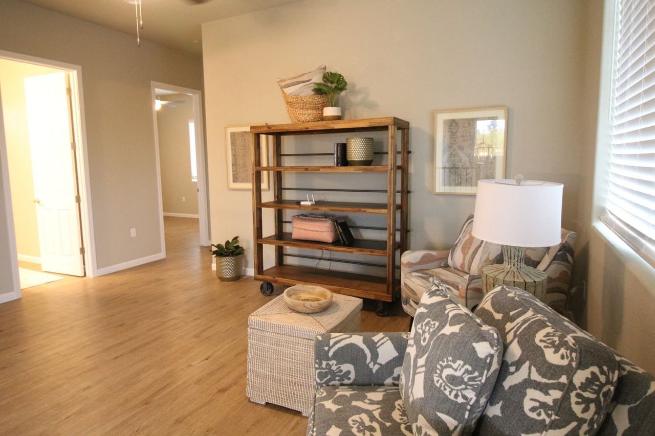 6008 E Sussex Way - Photo 5 of 12