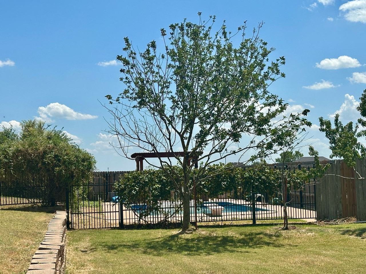 6935 Ne Watts Rd - Photo 2 of 42