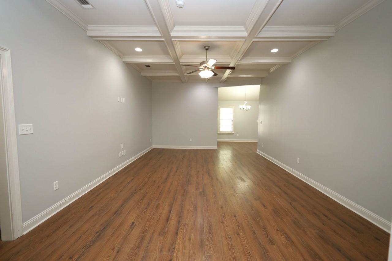 3844 Coventry Dr - Photo 3 of 18