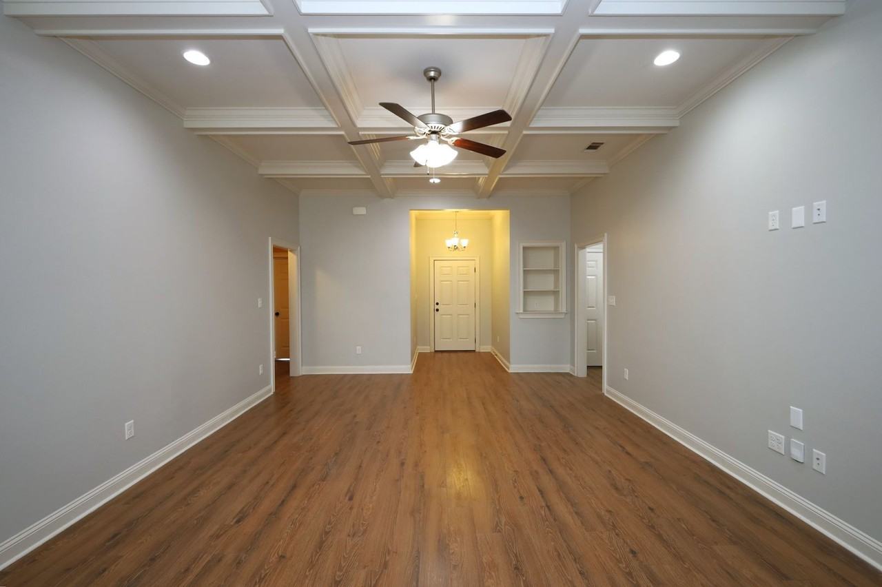 3844 Coventry Dr - Photo 4 of 18