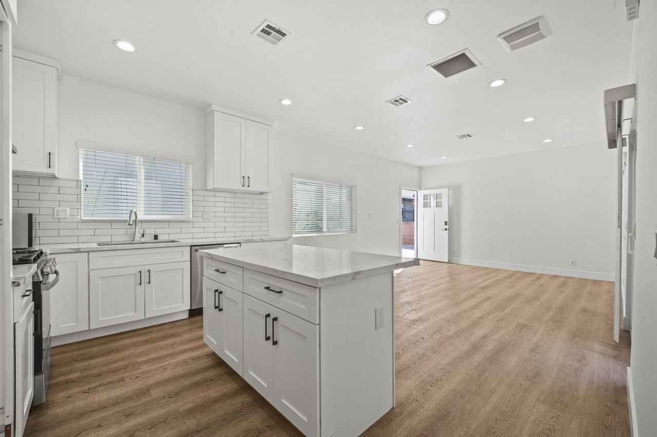 13895 Yockey St - Photo 2 of 20