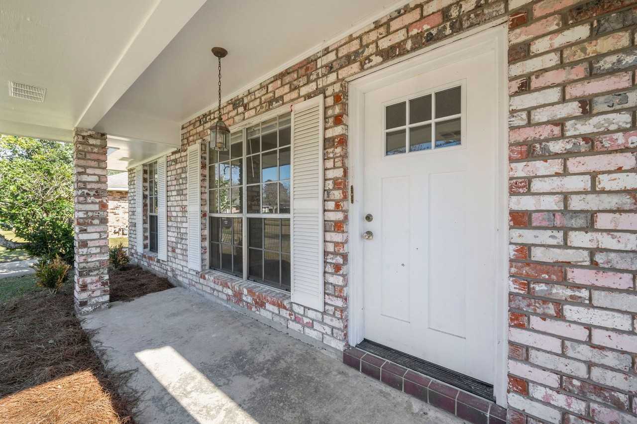 5140 Mccormick Ave - Photo 2 of 20