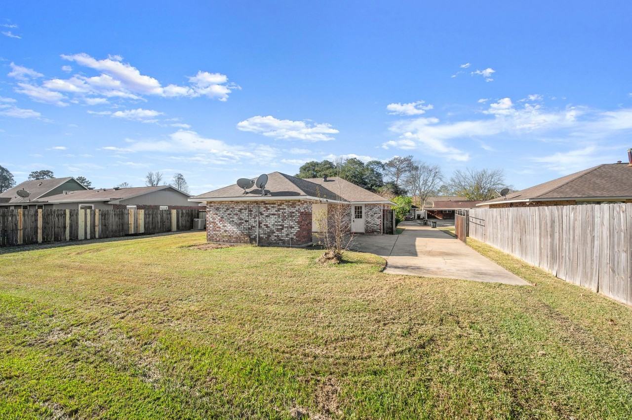 5140 Mccormick Ave - Photo 5 of 20