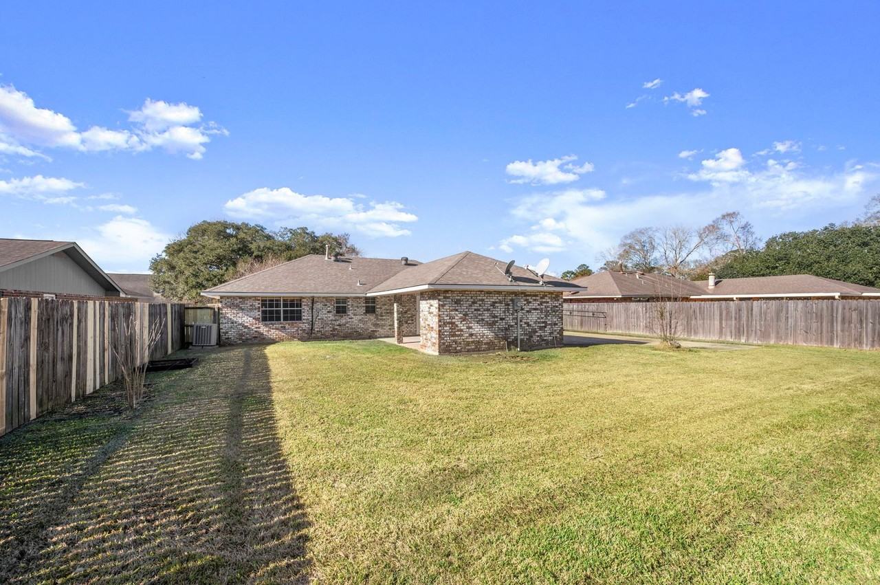 5140 Mccormick Ave - Photo 6 of 20