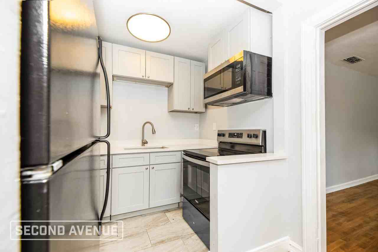 2214 Wilson St - Photo 3 of 25