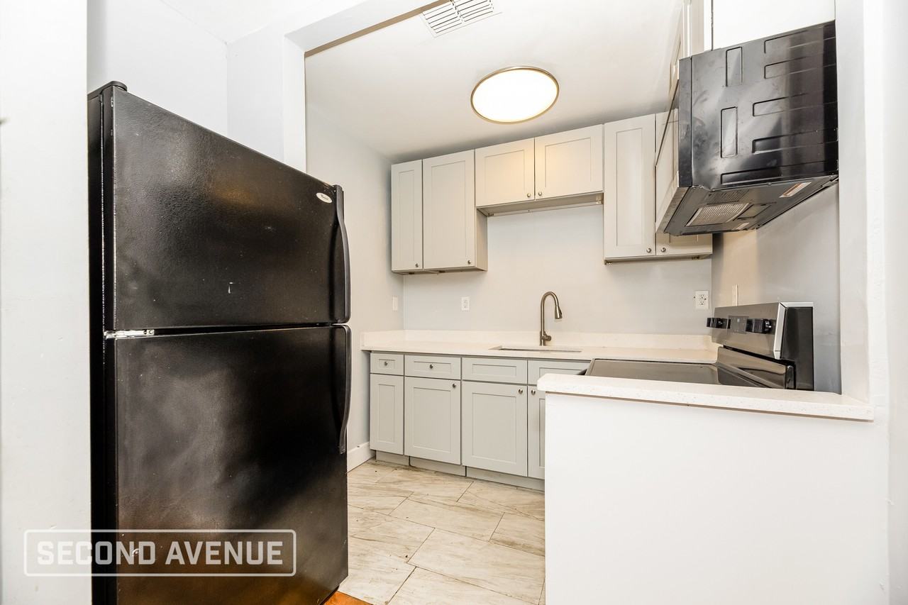 2214 Wilson St - Photo 4 of 25