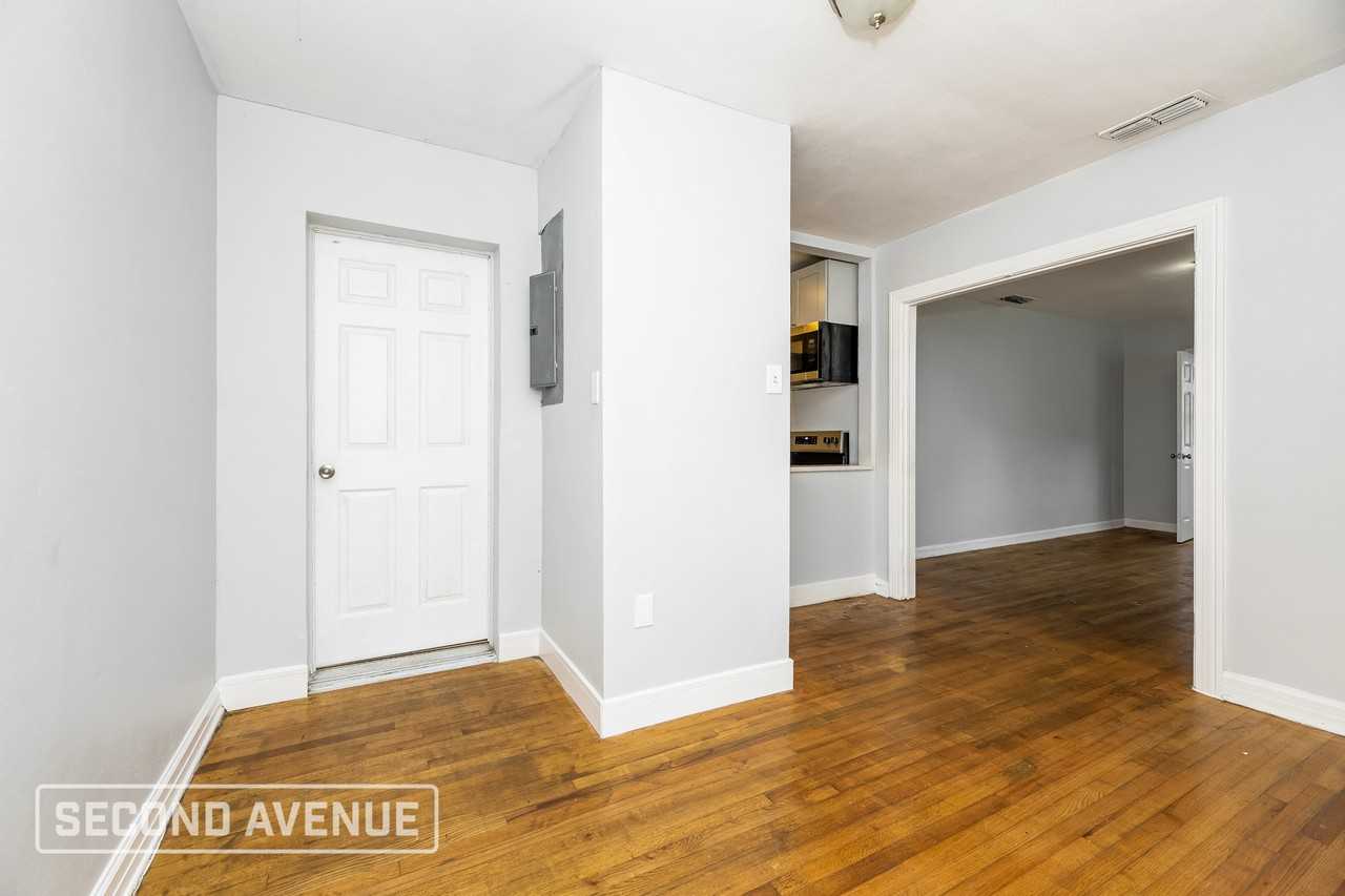 2214 Wilson St - Photo 6 of 25