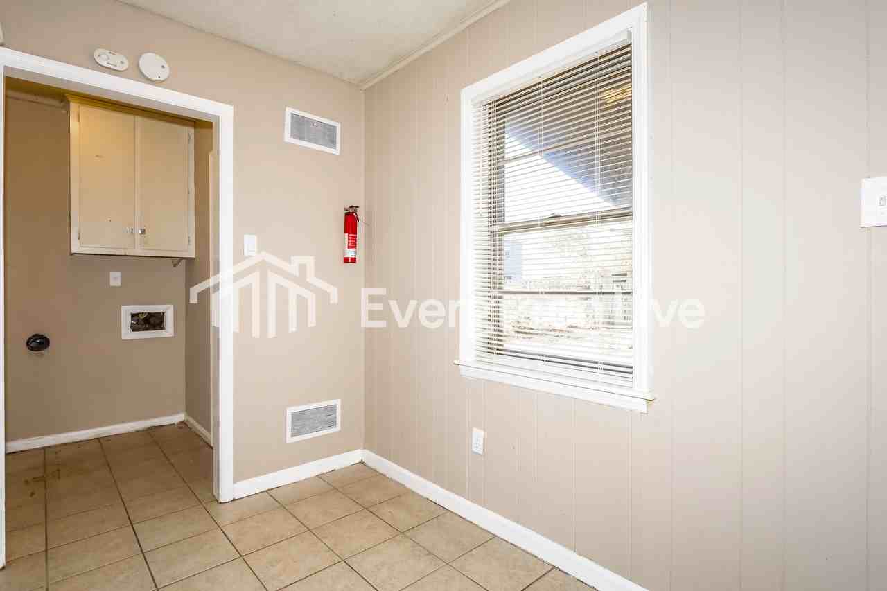 4996 Harrington Ave - Photo 7 of 15