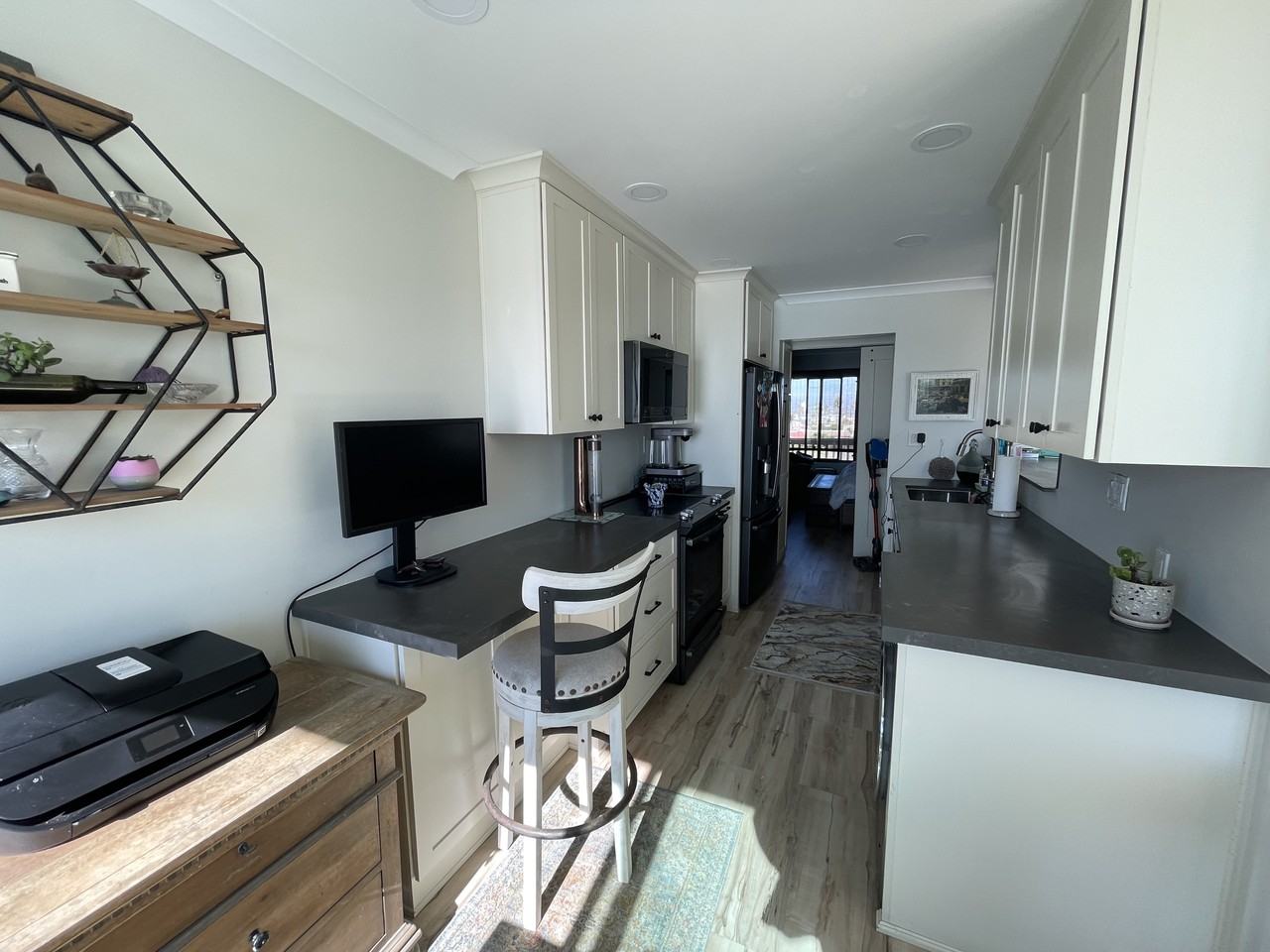 5015 Santa Cruz Ave - Photo 7 of 17