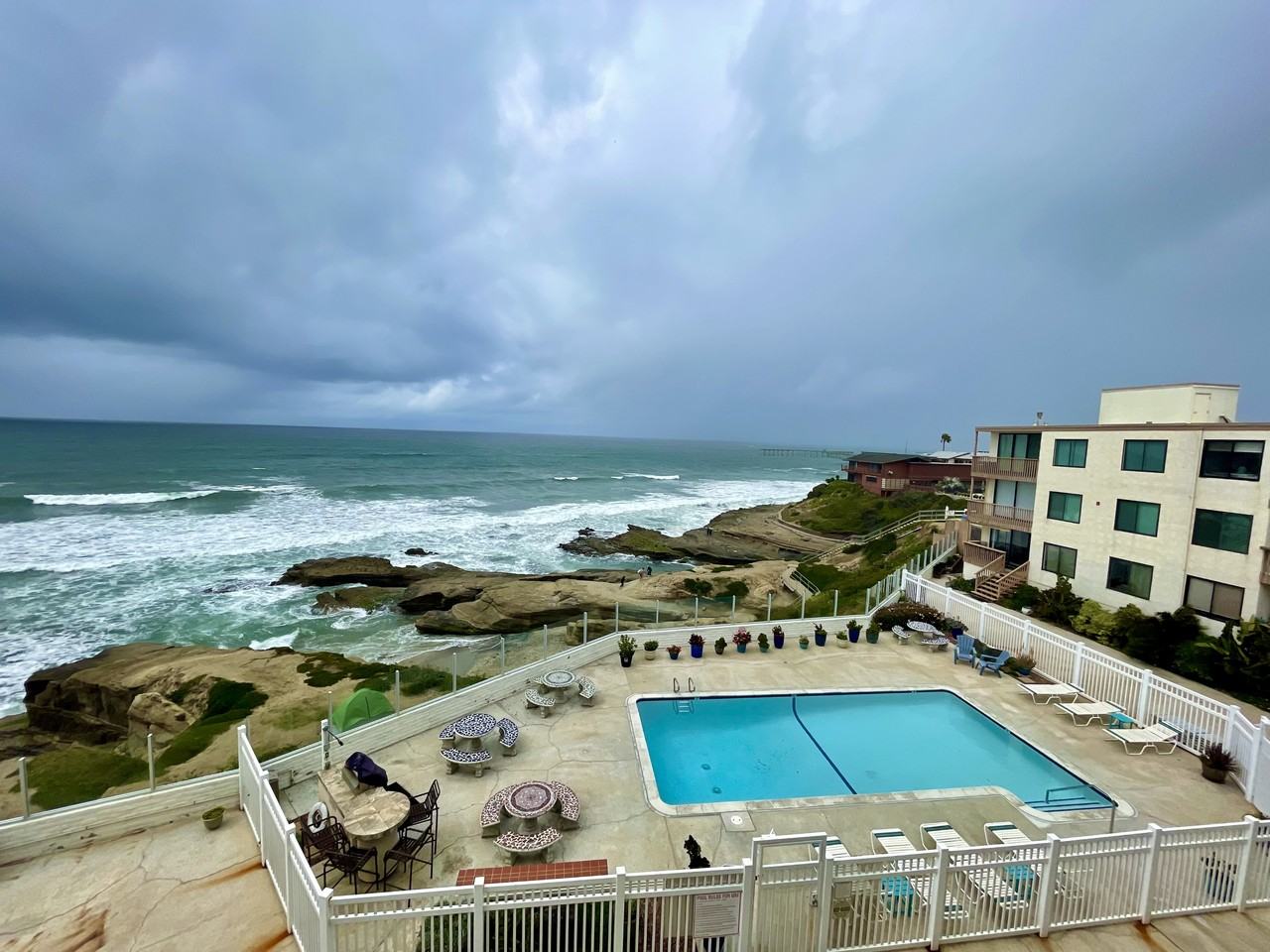 5015 Santa Cruz Ave #303