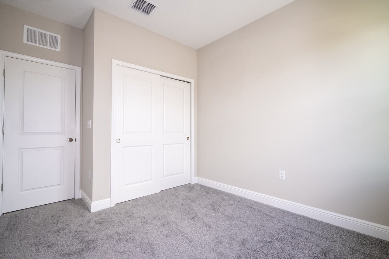 16332 Hamlin View St - Photo 4 of 23