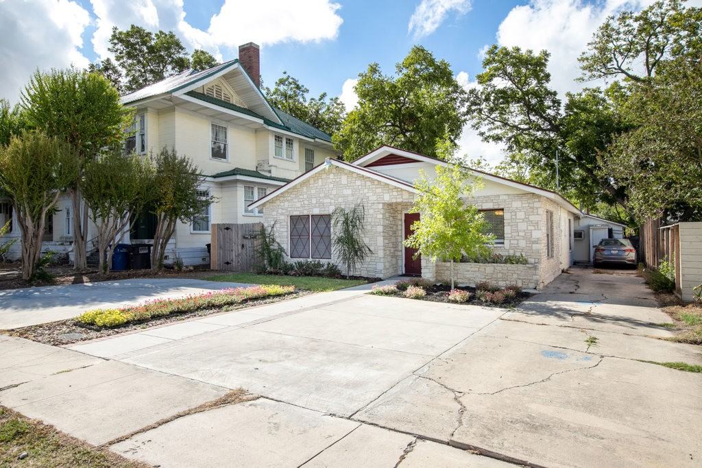 1038 W Woodlawn Ave - Photo 3 of 13