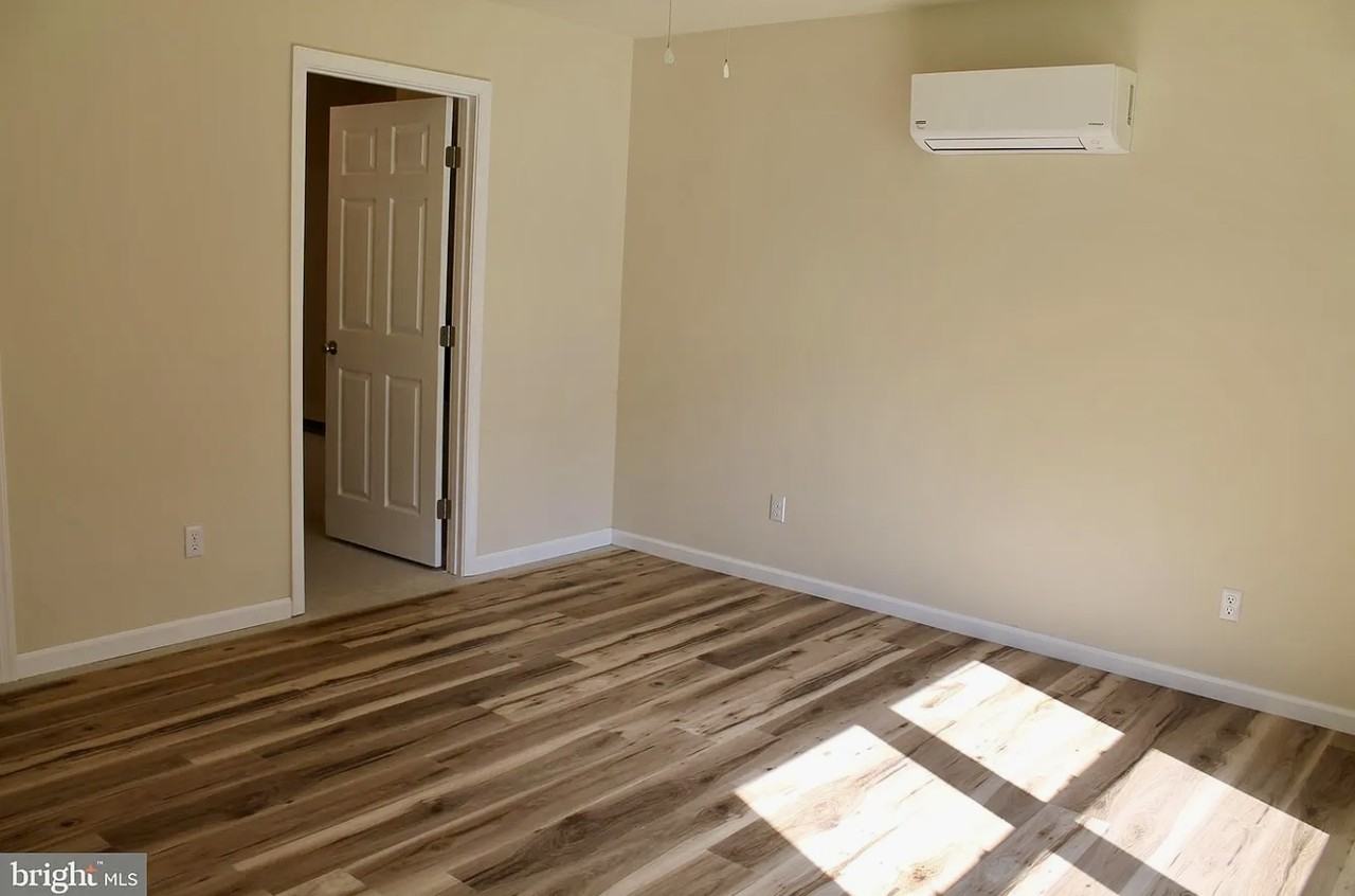 520 Clyde Ave - Photo 7 of 13