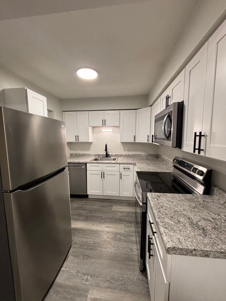 2709 Center St #D - Photo 3 of 12