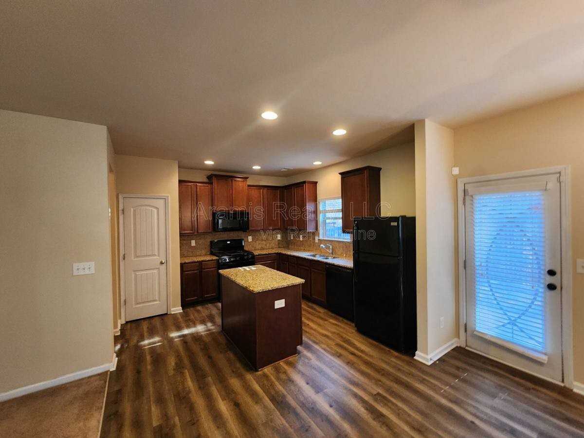 2385 Capella Cir Sw - Photo 2 of 10