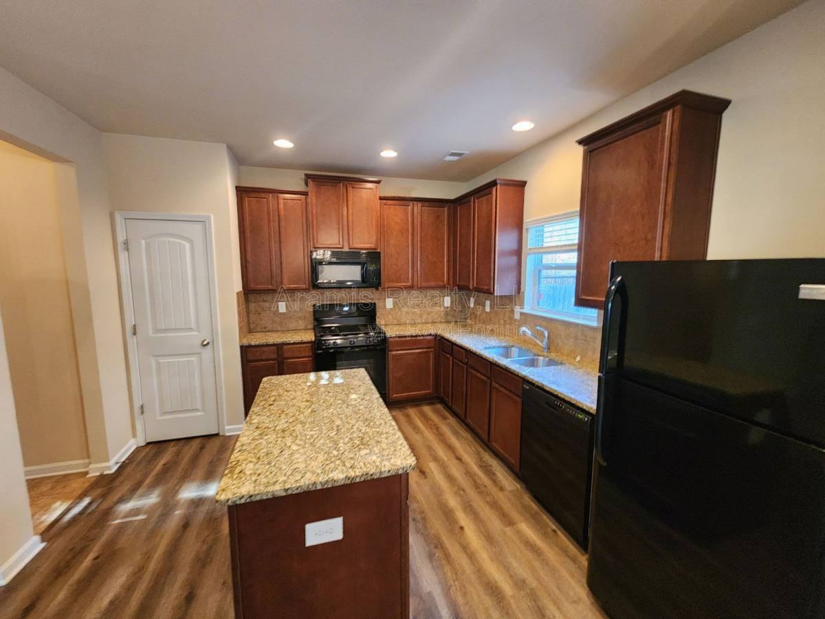 2385 Capella Cir Sw - Photo 3 of 10