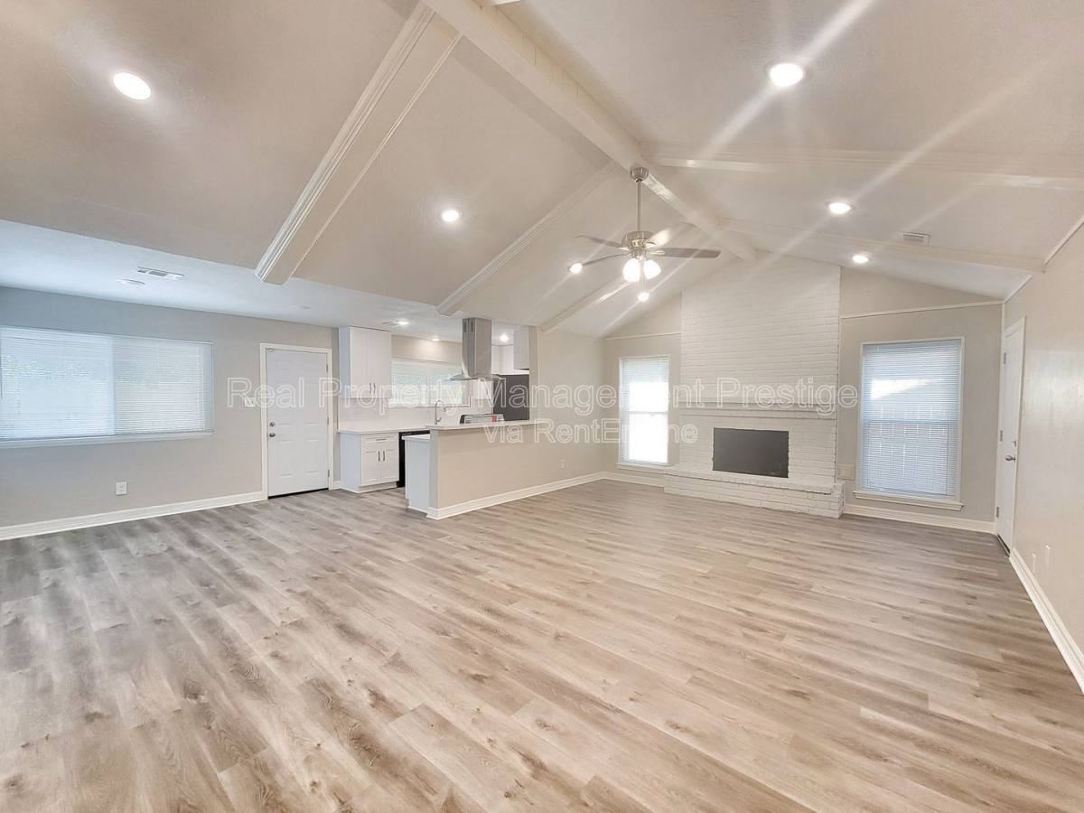 3407 Saratoga Dr - Photo 2 of 10