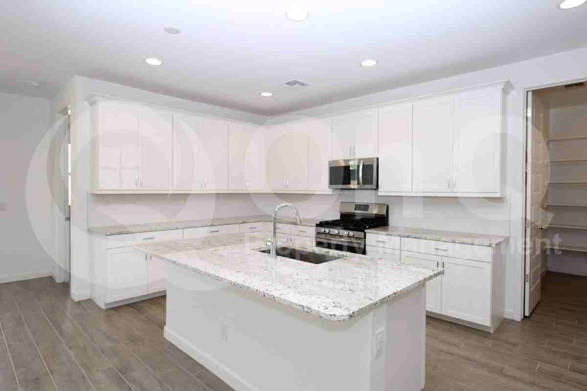 17114 W Fallen Leaf Ln - Photo 3 of 10