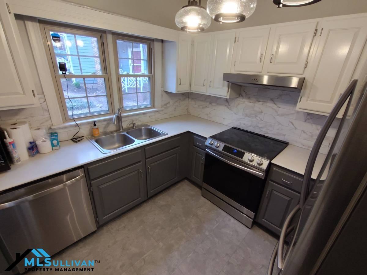 126 Milford Ct #1 - Photo 3 of 10