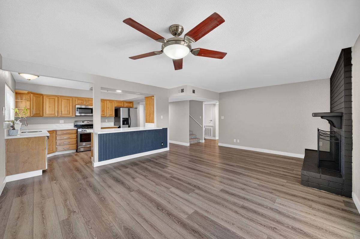 809 Peacock Ct - Photo 3 of 20