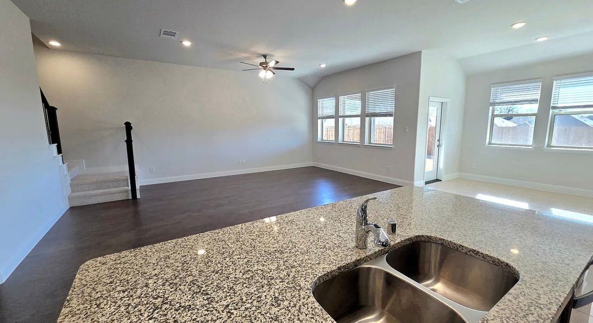 3029 Hollybrook Ln - Photo 3 of 32