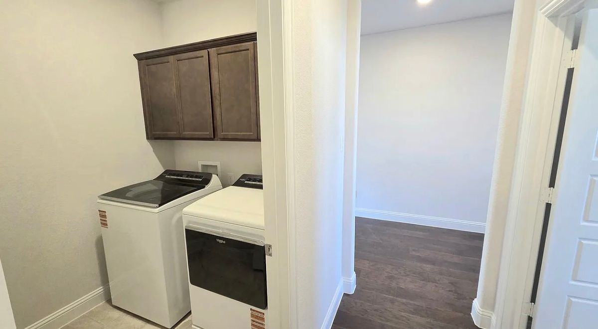 3029 Hollybrook Ln - Photo 7 of 32