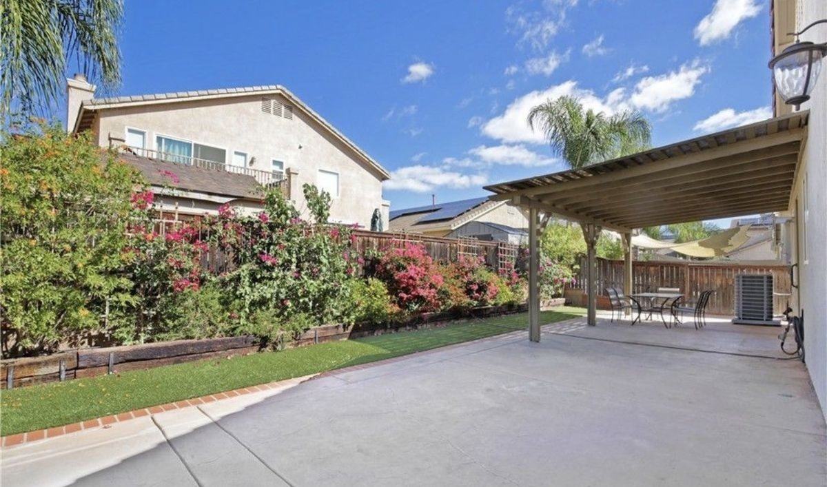 30096 Diamond Ridge Ct - Photo 2 of 12