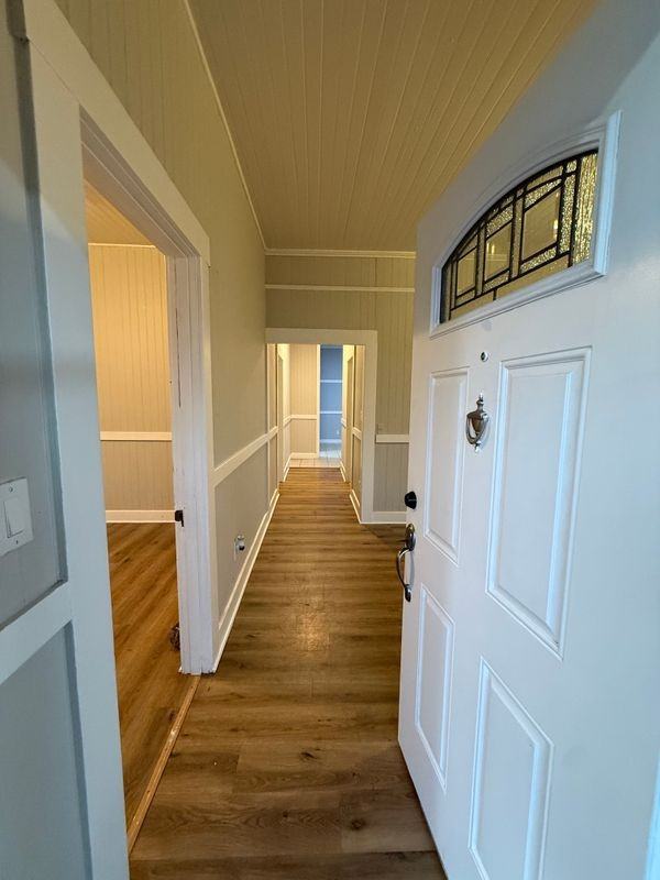 1017 W 8th St - Photo 3 of 9