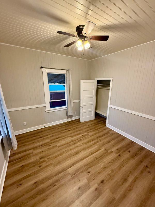 1017 W 8th St - Photo 7 of 9