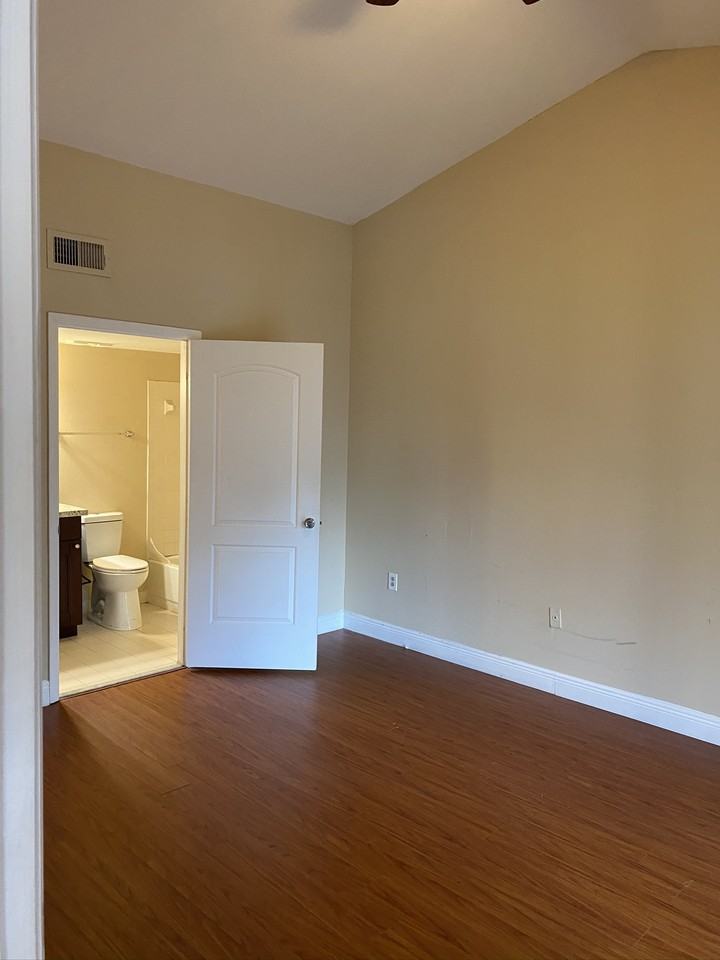 2550 Swterrace #1811 - Photo 4 of 40