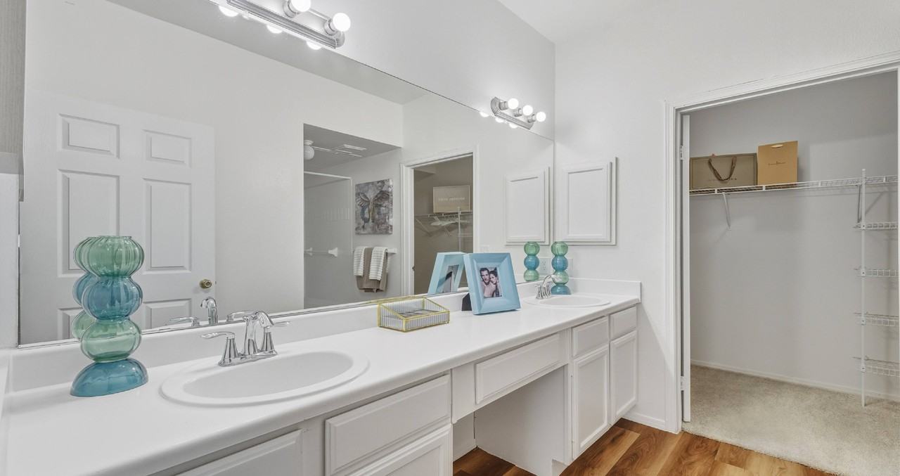 Village on the Parkway Apartments - Photo 6 of 42