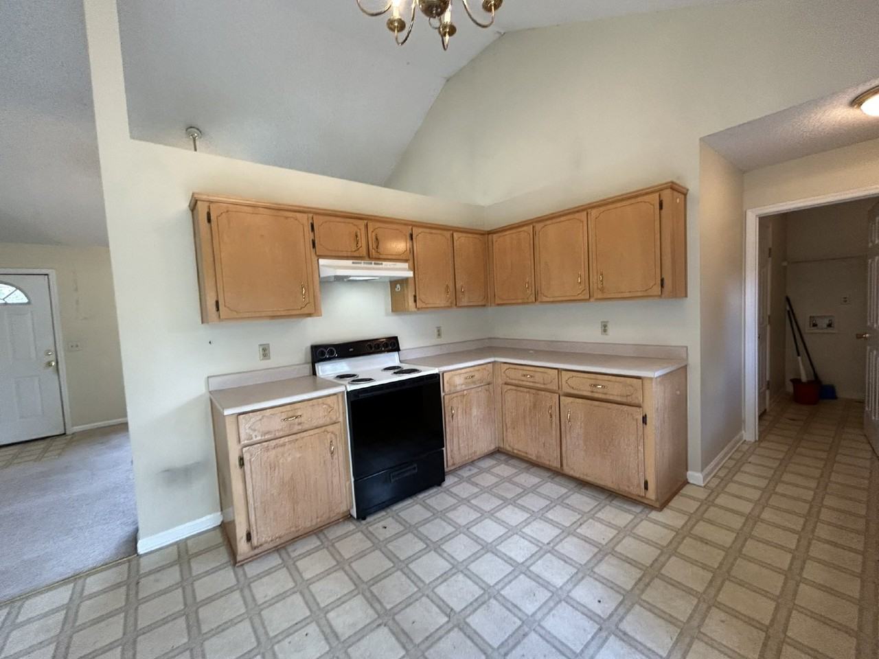 919 Summer Dr - Photo 4 of 12