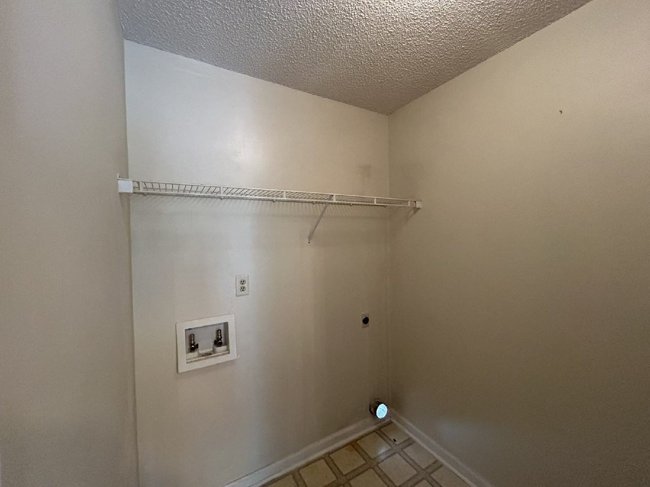 919 Summer Dr - Photo 5 of 12