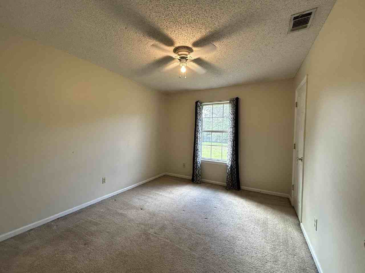 919 Summer Dr - Photo 7 of 12