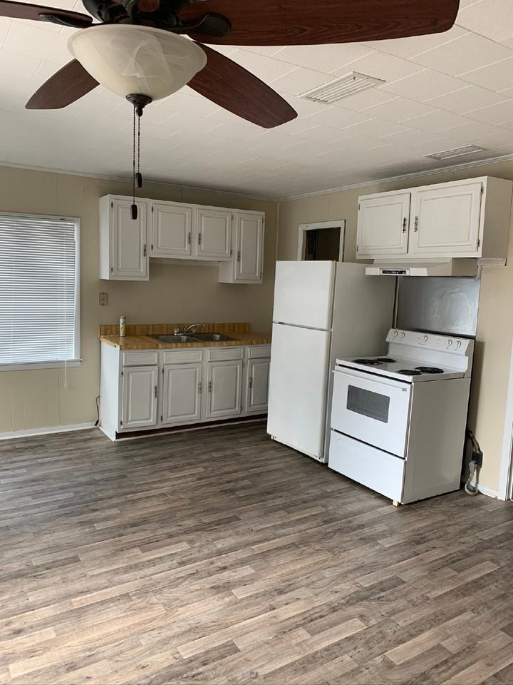 415 W Cypress St - Photo 4 of 10