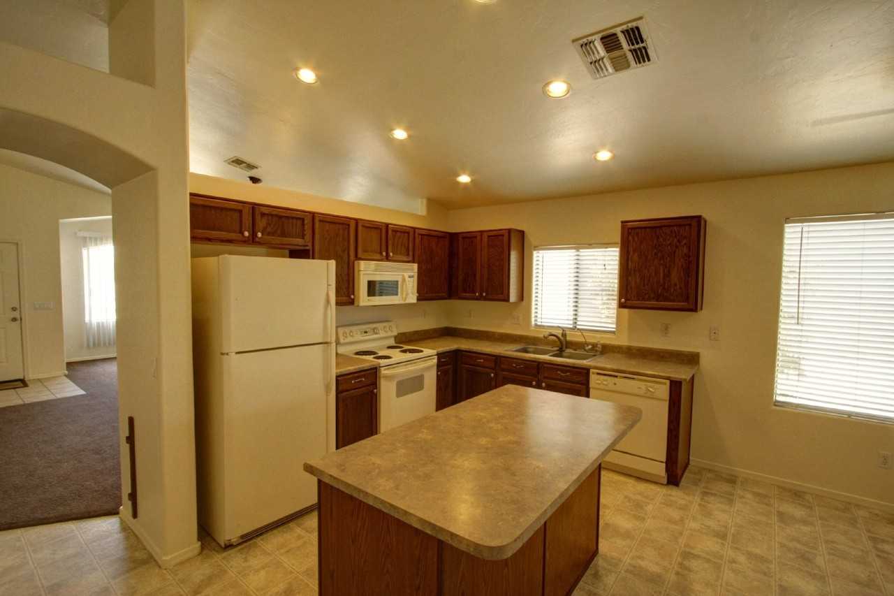 1307 W Calle Rio Lobo - Photo 3 of 18