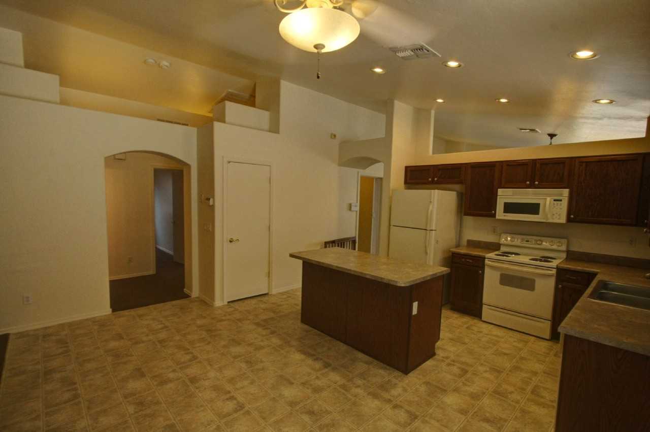 1307 W Calle Rio Lobo - Photo 5 of 18