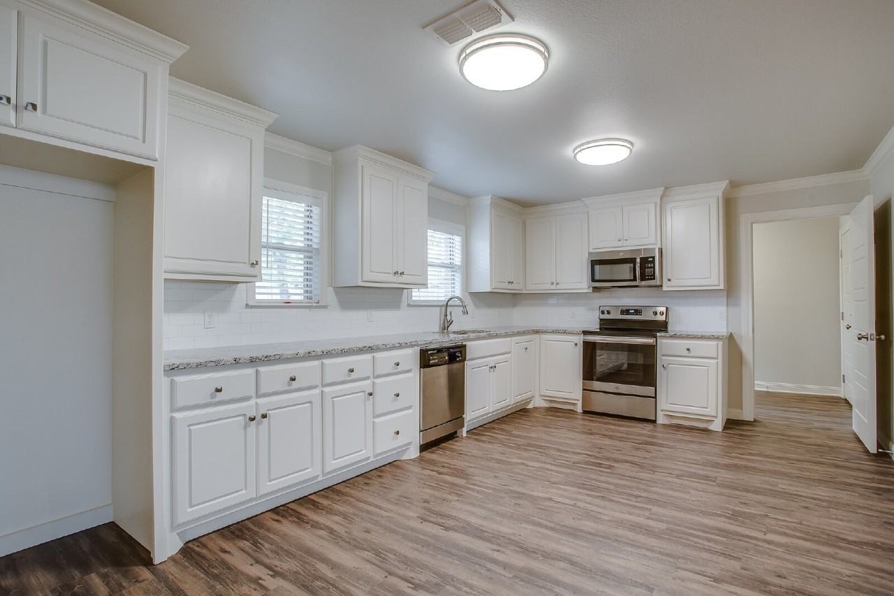 3207 37th St - Photo 5 of 15