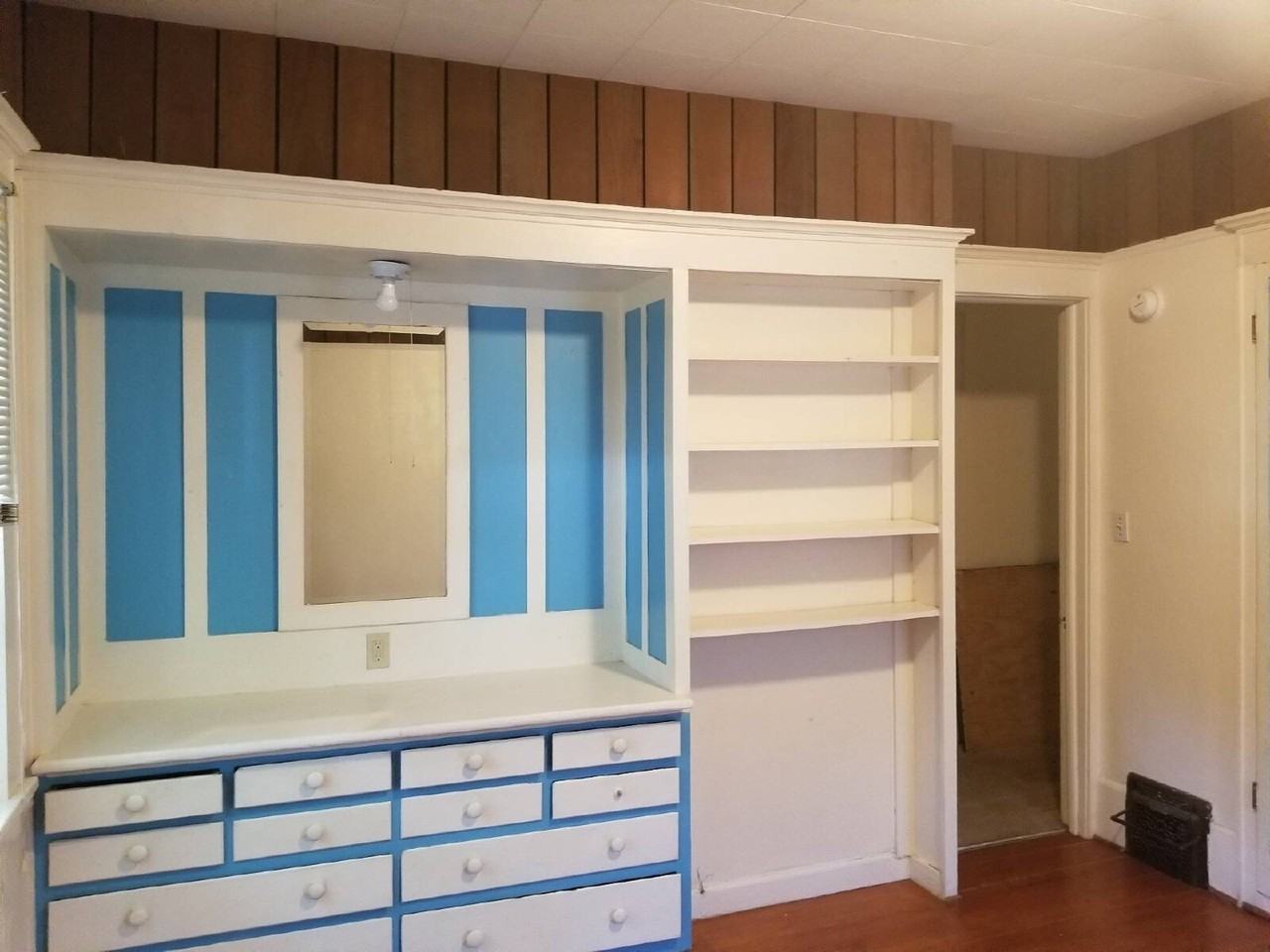 1186 Ferry St - Photo 4 of 9