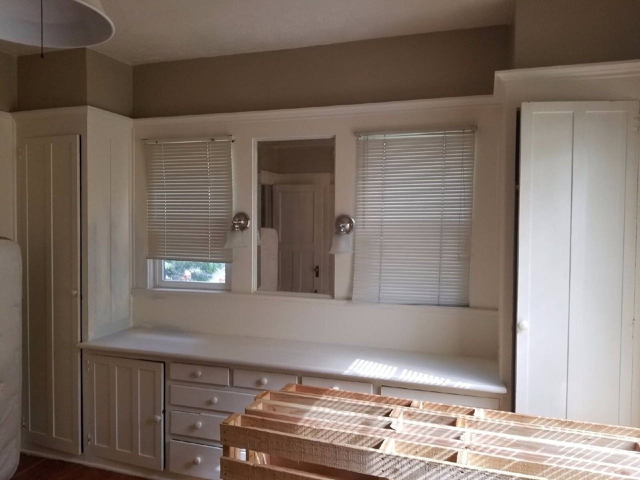 1186 Ferry St - Photo 5 of 9