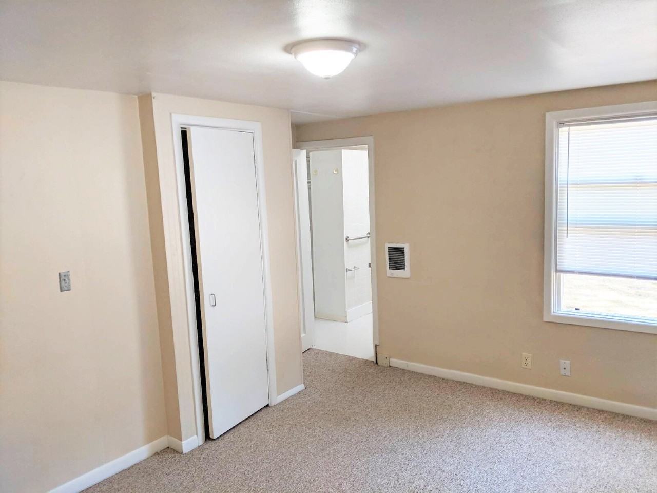 2440 Kincaid St - Photo 5 of 9